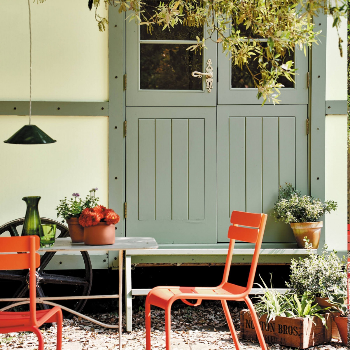 Краска Little Greene цвет Atomic Red 190